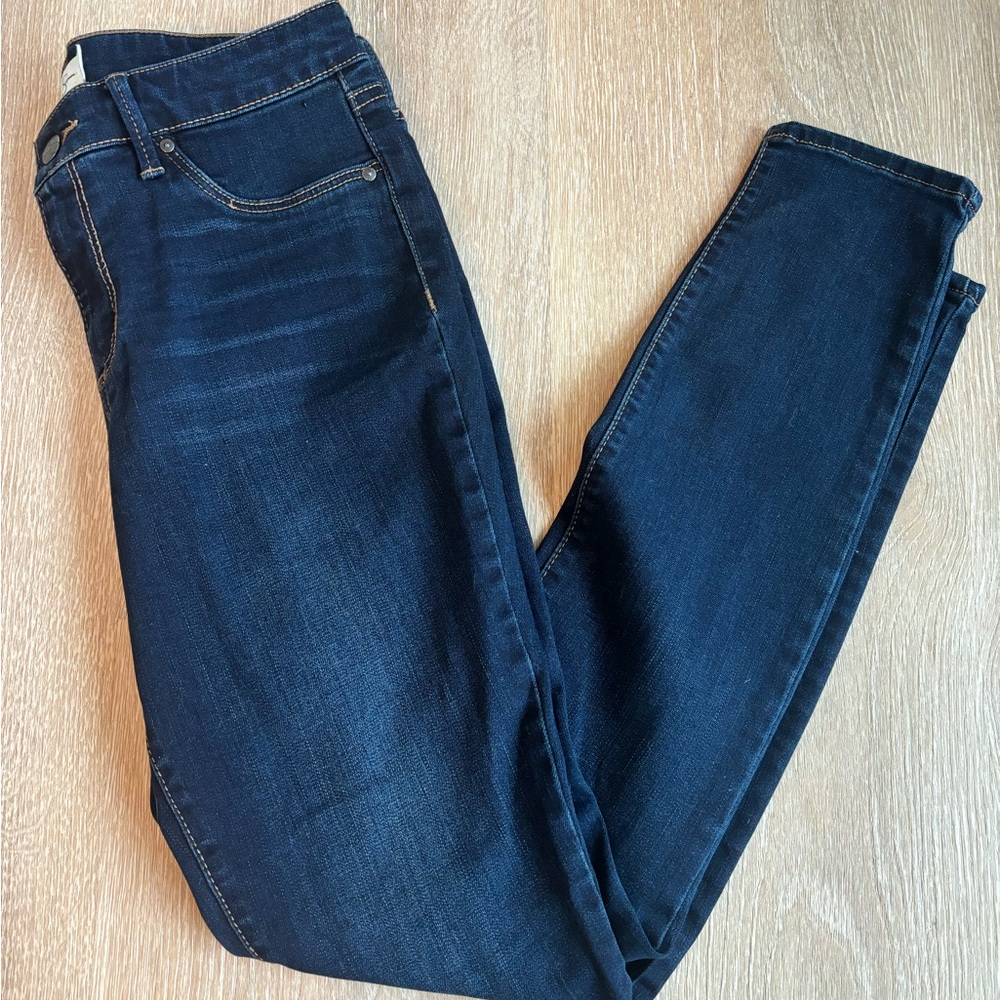 Jessica Simpson denim jeans kiss me skinny 8/29